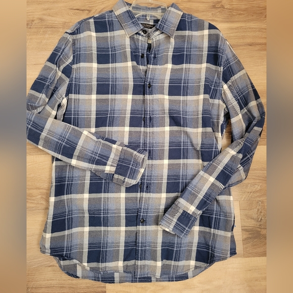 Banana Republic men's flannel button down shirt.  Grant Fit Large. - Picture 3 of 3